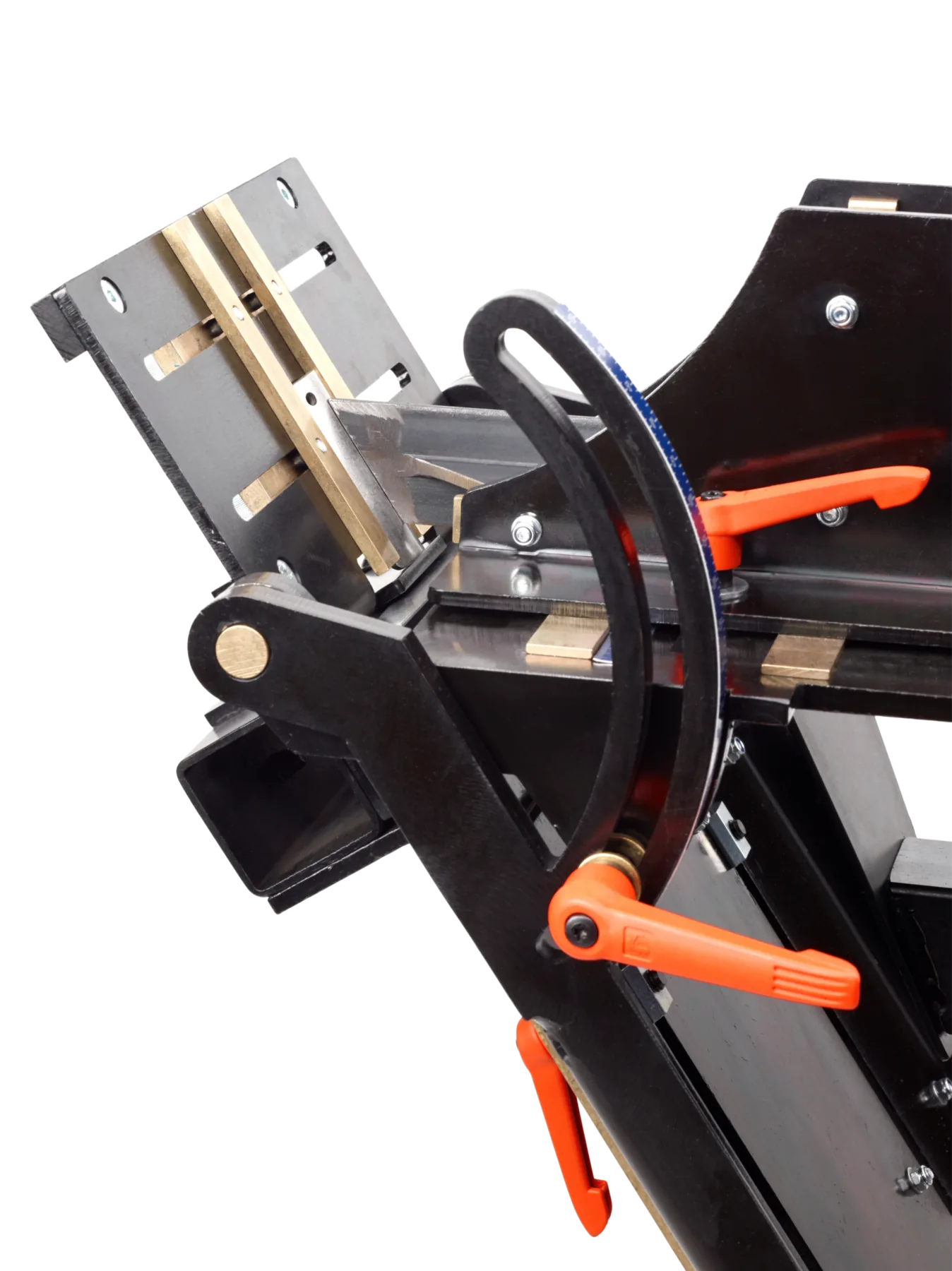 Detail der Schwenkeinheit der CREA-FIX mit Winkelsegment, orangen Klemmhebeln und messingbelegten Führungen