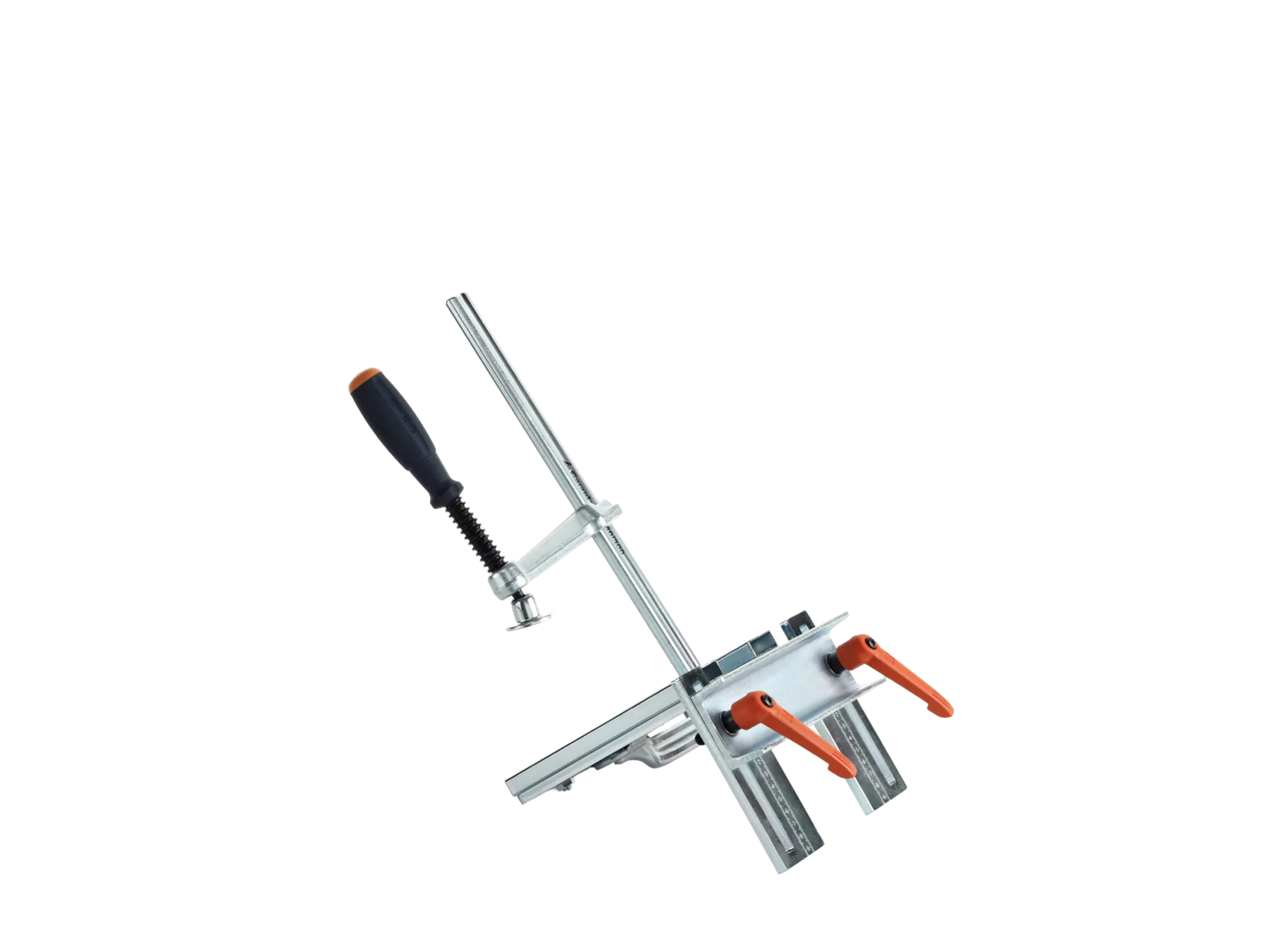 CREA-HEAVY Plattenschweisslehre freigestellt, mit angesetzter Schraubzwinge und zwei orangen Klemmhebeln